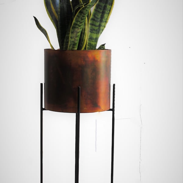 Burnt look metal planter with stand, Copper planter on stand, artistic planter with burnt copper finish, vintage copper planter with stand