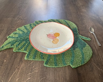 Tovaglietta a forma di sinistra, tovagliette con perline, tovagliette verdi, tovagliette fatte a mano, decorazioni per la casa ispirate alla natura, tovagliette fatte a mano