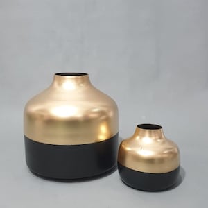 Gold vases, gold and black vase, gold flower decor, gold flower decoration