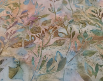 Tessuto batik verde salvia multishade con disegni vegetali, tessuto tagliato su misura, tessuto batik verde, cotone 100% quilter, tessuto verde in vendita