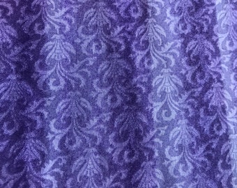 Mittleres und helles Lila mit Swirl-Blattmuster, Stoffschütte, 100% Quilter's Cotton, lila Stoffe zum Verkauf, Lavendelstoffe