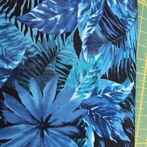 Tessuto blu con disegno vegetale tagliato su misura, 100% cotone quilter, tessuto blu in vendita