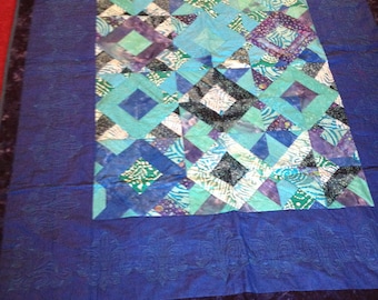 Moderne Patchwork Decke in Blau & Türkis, Diamant werfen Quilt, Wohnkultur Quilt 50 x 60 Zoll, Housewarming Weihnachten Hochzeit Geschenkideen