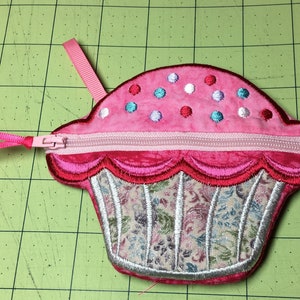 Pink Cupcake Pocket Purse Made To Order/Birthday Party Purse/Mini Pouch Purse/Cupcake Lovers Gift/Personalized Gift/Toddler Purse/Zipper Bag