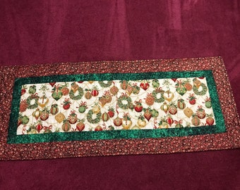 Red Christmas Ornaments Table Runner/Holiday Table Runners/Christmas Red Bordered Table Runner/Dining Table Linen/Red Holiday Table Quilt