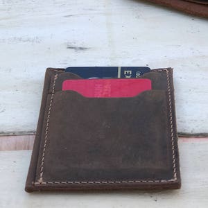 Cartera de cuero personalizada con bolsillo frontal, cartera unisex, cartera de cuero minimalista, cartera de cuero delgada, regalo del Día del Padre en cuero desgastado