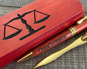 Examenspresent Graverat träpennset Monogrammerat pennfodral Pennlåda i rosenträ Personliga chefspennor Monogrammerat chefspenna Present