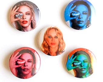 Zestaw 5 przypinek KYLIE MINOGUE o średnicy 25 mm i długości 1 cala, przypinka Padam Tension Neighbours Enjoy Gay Princess Of Pop, glam dance party fashion z lat 80.