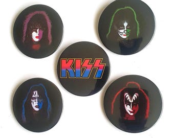 Zestaw przypinek KISS Solo Albums 57 mm 2 1/4" Pinback Gene Simmons Paul Stanley Peter Criss Ace Frehley 1970s retro rock band glam