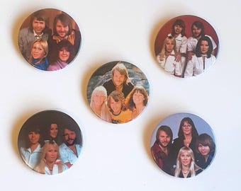Zestaw 5 przypinek ABBA 57 mm 2 1/4" Pinback Benny Bjorn Agnetha Frida Lata 70. vintage retro glam pop rock zespół disco styl lata 70.