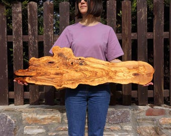 Live Edge olijfhouten serveerplank, gepersonaliseerde kaasplank