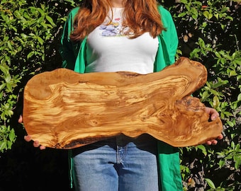 Live Edge olijfhouten charcuterieplank: handgemaakte kaasdienblad