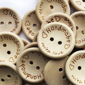 GROSSE 25 mm Knöpfe DIY Handgemacht mit Liebe - Holzknöpfe mit Text - Hochzeitsgeschenke - Knopf Annähen Knöpfe für die Kartenherstellung