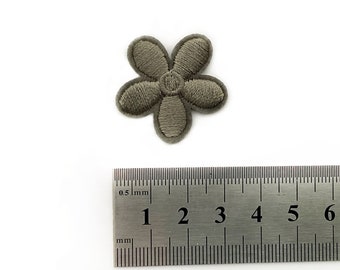 Petite écusson florale - 2,9 cm - Badge floral gris brodé - Petites écussons floraux pour vêtements, vestes en jean incluses