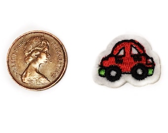Petit écusson rouge pour voiture - Mini écussons brodés thermocollants pour voiture - 1,7 cm x 2,3 cm