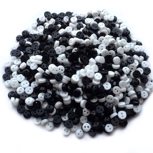 Boutons taille poupée 6 mm 100 boutons Micro boutons Mini boutons noirs et blancs Petits boutons noirs et blancs pour vêtements de poupée image 1