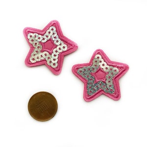 2 parches de estrellas con lentejuelas rosas y plateadas