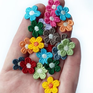 10 Stück + 10 Stück + Mini Blumen Aufnäher 15 mm - kleine Applikation Gänseblümchen Mischfarben - Sticknadel Bastelzubehör für Junk Journaling - SEW ON