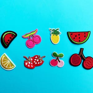Parches termoadhesivos de frutas en miniatura: lima, cerezas, sandía, piña.