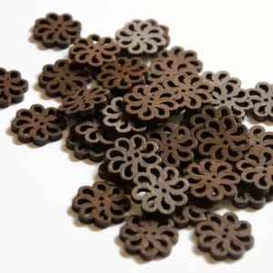 6+ Bottoni a forma di fiore - Bei bottoni in legno da 20 mm - Bottoni da cucito a forma di fiore marrone per cucire e lavorare a maglia