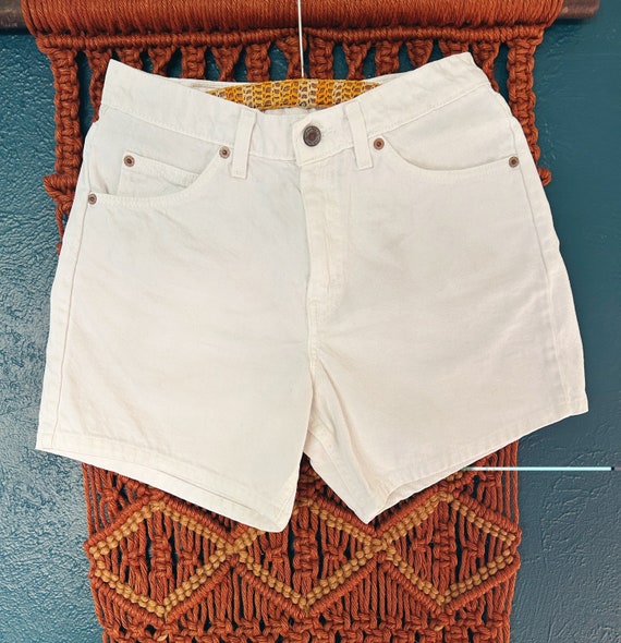 Vintage 90s White Levi’s 550 Orange Tab Shorts //… - image 3