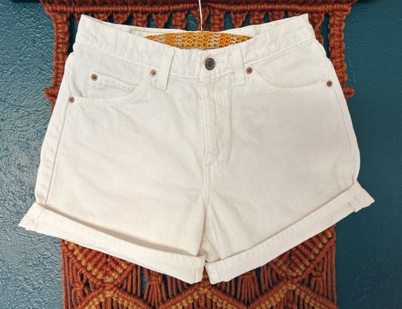 Vintage 90s White Levi’s 550 Orange Tab Shorts //… - image 1