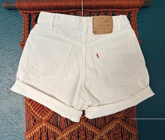 Vintage 90s White Levi’s 550 Orange Tab Shorts //… - image 2