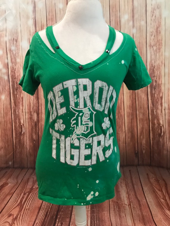 green detroit tigers shirt