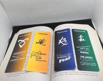 „Runen“ Lesezeichen aus der „Cherry“ der Unterwelt | Buchzubehör | Buch Merch | Lesezeichen für Leseratten