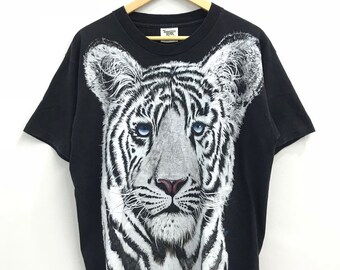 Camiseta vintage de 1994 con estampado completo de tigre blanco - Diseño azul líquido, fabricada en EE. UU. - Talla L