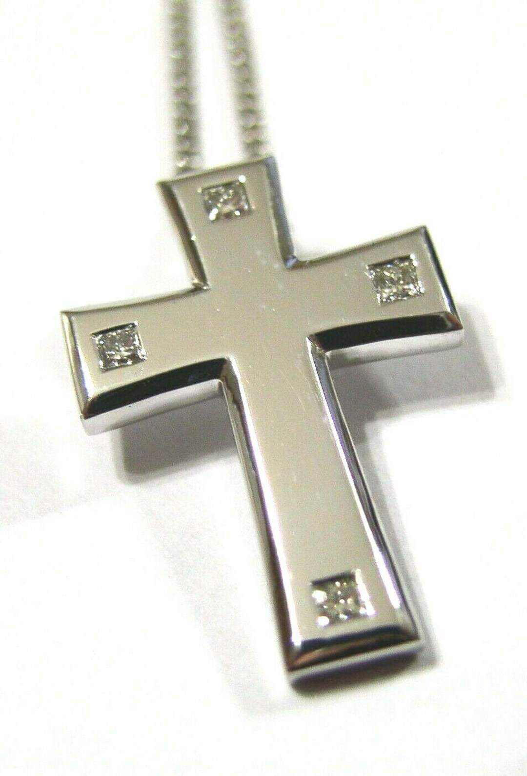 New Genuine 18ct / 750 White Gold Crucifix Cross and Genuine