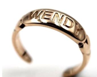 Anello per dita dei piedi personalizzato con nome in oro giallo, rosa, bianco o argento sterling 9 carati