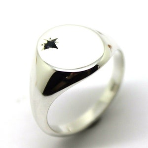 Anillo de sello con zafiro australiano negro ovalado de plata esterlina genuina, talla Q, de Kaedesigns