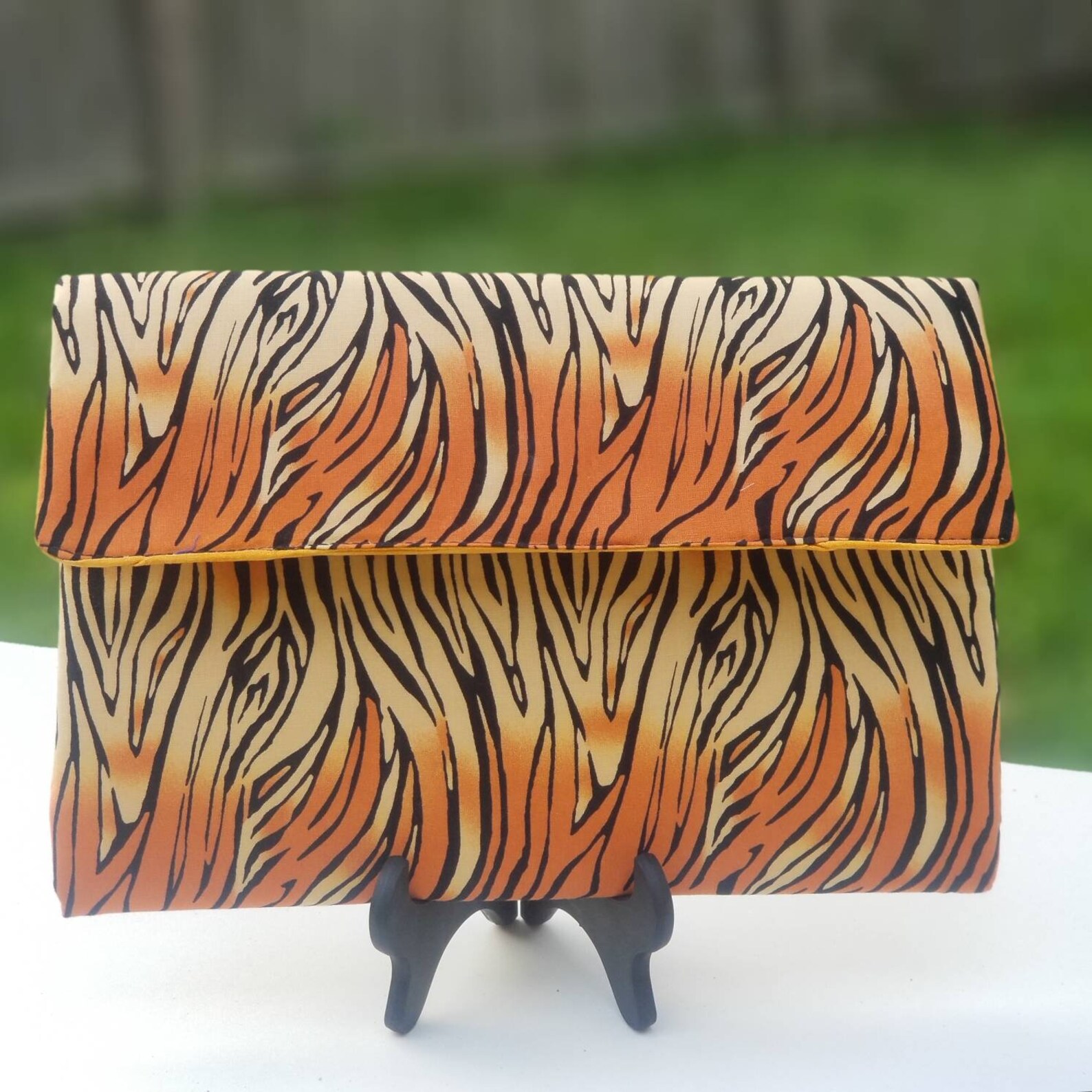 CLUTCH WITH TIGER PRINT 30 IN BLACK MONOGRAM CANVAS