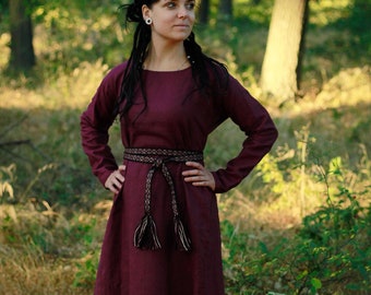 Maulbeerfarbenes/dunkelviolettes Leinenkleid