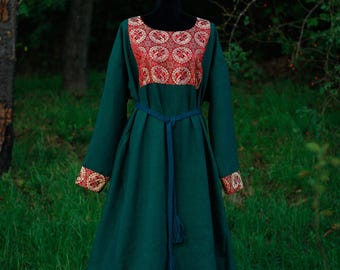 Linen dress with Japanese lion hunters brocade/Oseberg style brocade