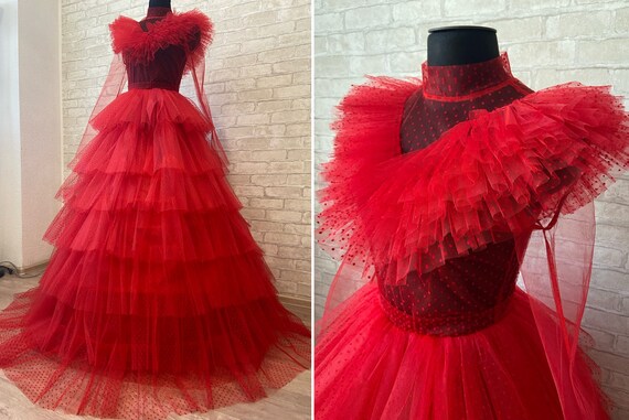 beetlejuice winona ryder red dress