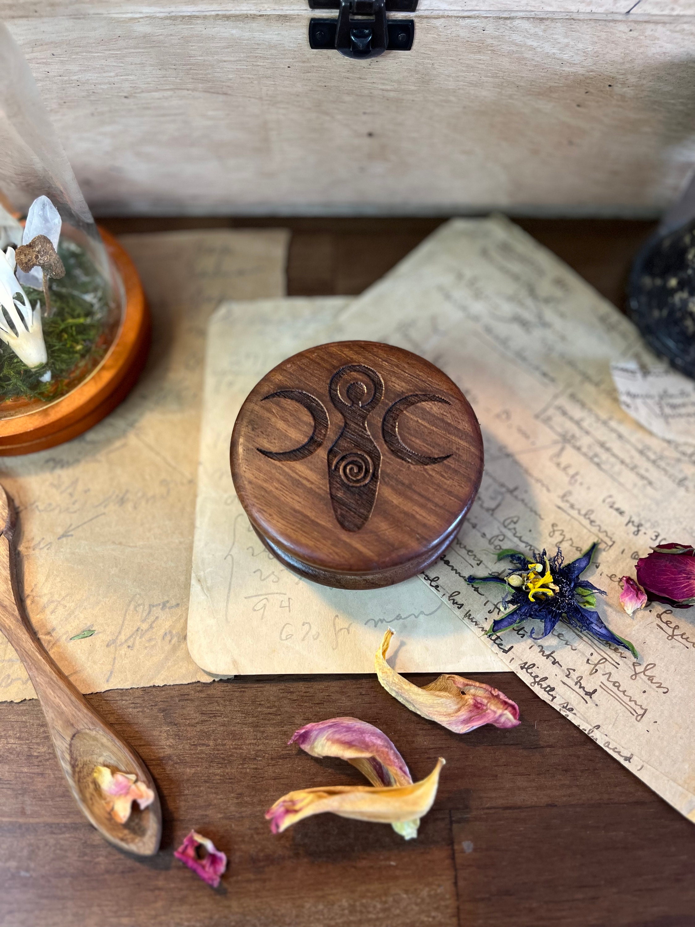 GODDESS HERB GRINDER. Wooden Box for Grinding Herbal Blends. –