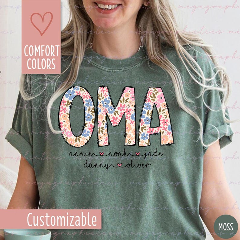 Puede incluir: Camiseta verde con la palabra "OMA" en un dise&ntilde;o floral. Debajo est&aacute;n los nombres "annie", "noah", "jade", "danny" y "oliver". La camiseta tambi&eacute;n tiene las palabras "Comfort Colors" y "Customizable".