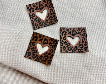 Faux leather label Leo Heart 35×35 mm – Faux leather patch – Handmade label – Sewing label for bags, clothing & DIY