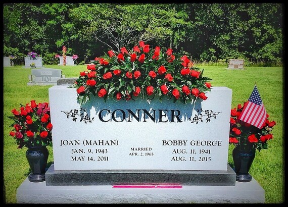 Cemetery Christmas Flowers Grave Decorations For Holidays Image 0