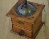 Vintage French Coffee Bean Grinder, Antique Coffee Mill in working condition Moulin A Cafe, French Maker La Préféré, Farmhouse Kitchen Decor