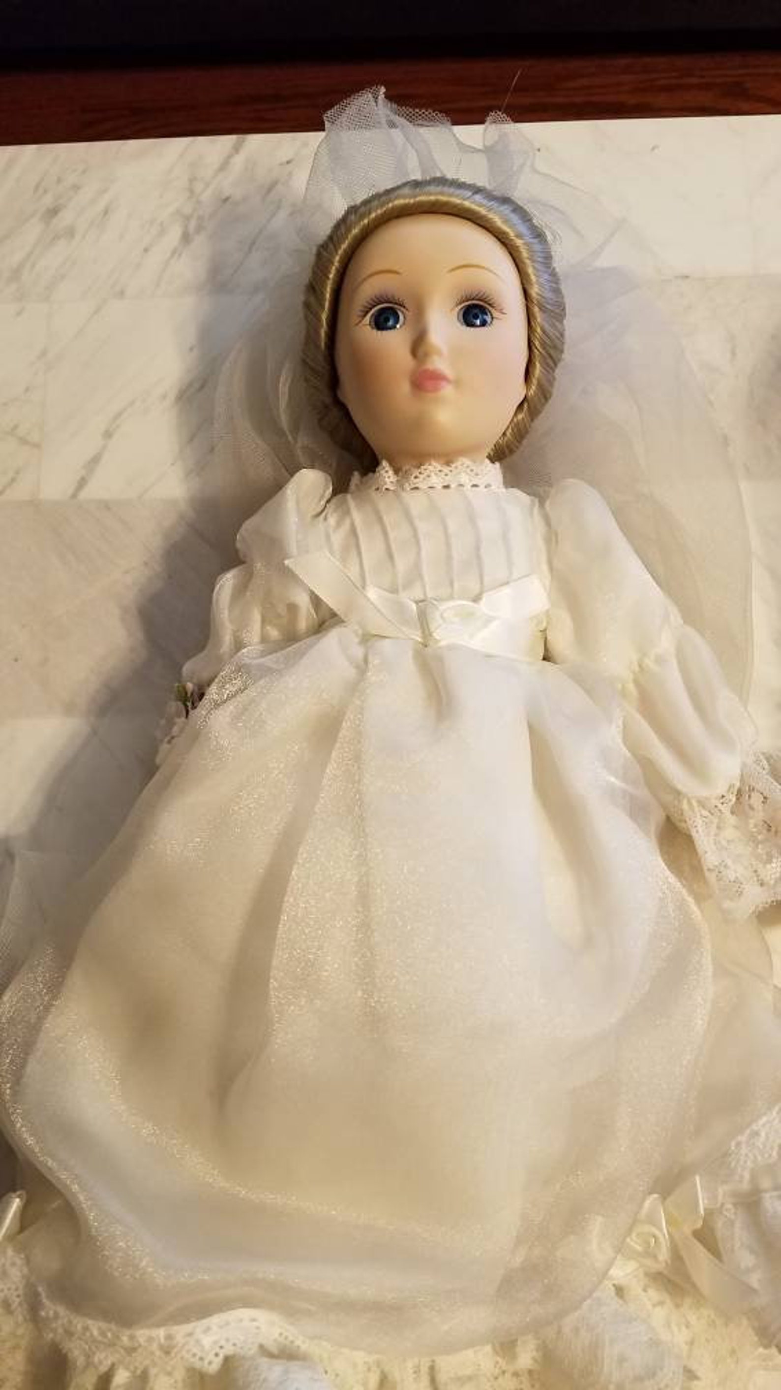 [LETTER3 5] Danbury Mint Doll