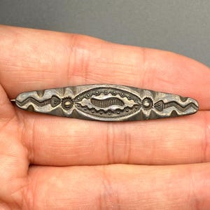 Spilla vintage in argento con stampa a mano di serpente in stile nativo Navajo