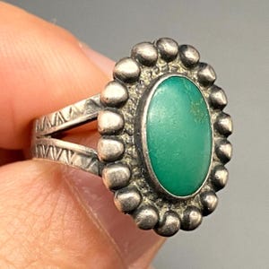Vintage Southwestern Turquoise Silver Ring Size 6.25