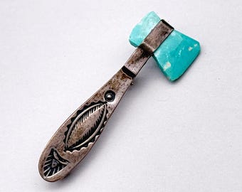 Vintage Navajo Native Turkos Tomahawk Yxa Stämpelarbete Silverbrosch Nål