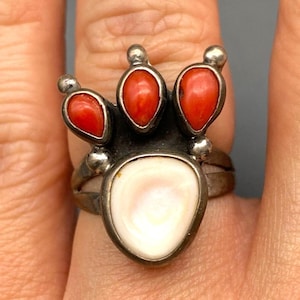 Vintage Navajo Native Coral MOP Silver Ring Size 8