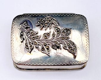 Caja vintage de plata de ley con flores y marcasita
