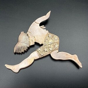Vintage Running Boy Textured Star Shorts Sterling Silver Pin Brooch