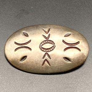 Spilla vintage in argento con stampa a mano di un nativo Navajo